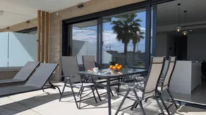 Holiday apartment with sauna, terrace & hot tub | Sea view - Image 4