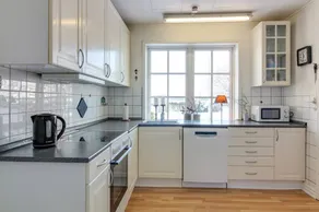 Holiday home with terrace & garden - Image 3