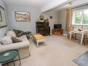 Charming cottage with garden - Image 3