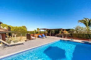 Villa with terrace, private pool & barbeque | Mountain view | Good for workation - Image 2