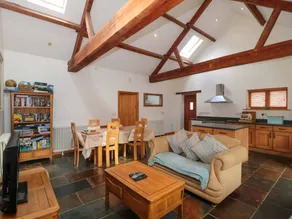 Family-friendly nice cottage with garden - Image 4
