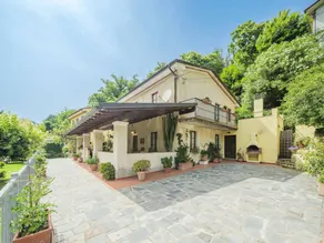 Holiday home with private pool, barbeque & hot tub - Image 2