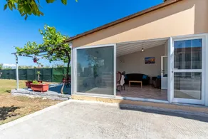 Holiday home with garden & terrace - Image 3
