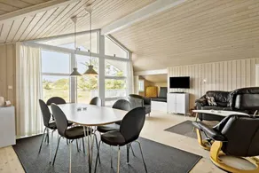 Fully equipped holiday home with barbecue & terrace - Image 4
