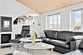 Family-oriented house with hot tub, sauna & terrace | Pet-friendly - Image 4
