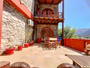 House with pool, barbeque & terrace | Mountain view | Beach nearby | Pet-friendly - Image 2