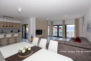 House with private pool, garden & barbeque | Sea view - Image 2