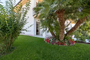 Flat with terrace & garden | Garden view - Image 2