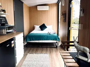 Charming Farm Stay with Dam Views and Fire Pit in Cedar Creek, Australia - Image 3