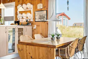 Holiday home with BBQ & terrace - Image 2