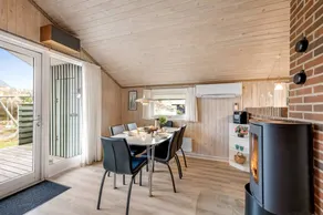 Family-friendly house with terrace | Beach nearby - Image 4