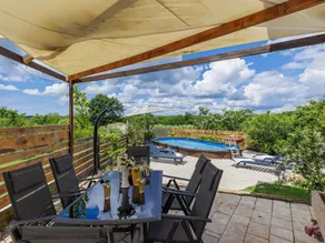 Holiday home with barbecue, garden & terrace - Image 5