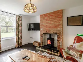 Family-oriented lovely cottage with garden - Image 4