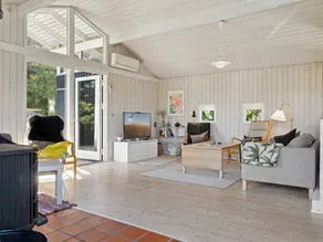 Family-oriented big holiday home with terrace, sauna & barbecue | Close to the beach - Image 3