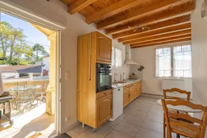 Bright Apartment 300m from the Beach - Image 2