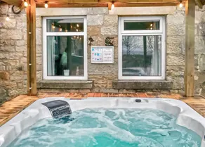 Children-friendly nice cottage with jacuzzi & garden - Image 4