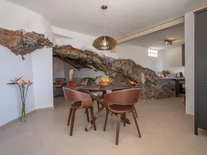 Spectacular Cave with two large terraces (70m2) by the sea - Image 4