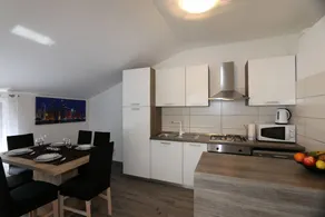Apartment with barbeque | Garden view - Image 2