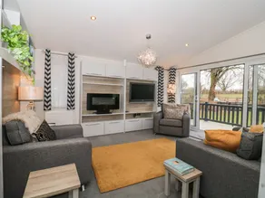 Family-oriented lovely cottage with pool & garden | Dogs allowed - Image 5