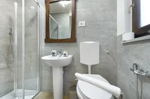 Private room with mountain view, shared terrace and Wi-Fi - Image 5