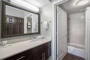 Family-friendly lovely condo with pool - Image 5