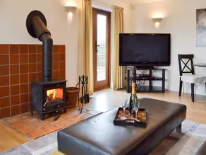 Family-oriented cottage with garden, terrace & barbeque | River view - Image 4