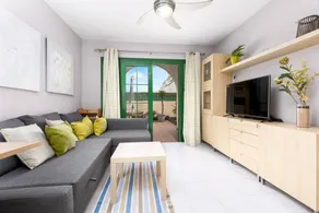 Holiday apartment with pool & terrace - Image 4