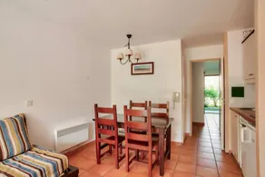 Apartment with pool - Image 4