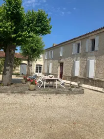 Guest Room 'Lavande 4 Persons' with Shared Pool, Shared Terrace and Wi-Fi - Image 5