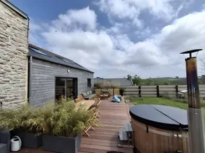 Maison avec jardin, barbecue et jacuzzi - Image 2