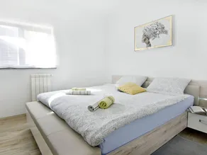 Apartamento con barbacoa, terraza y jardín - Image 2