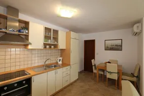 Flat with barbeque | Garden view - Image 3