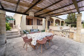 Apartment 'Appartamento Rosa' with Sea View, Private Terrace and Wi-Fi - Image 2