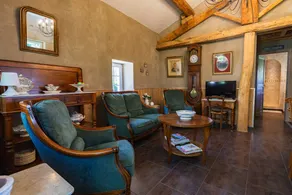 Holiday home with garden, pool & barbeque - Image 4