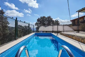 Wunderschönes Ferienhaus mit Terrasse, schnellem Internet und privatem Pool | Bergblick | Haustiere sind willkommen - Image 2