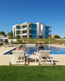 Appartement de vacances avec jardin, sauna et piscine | Vue piscine - Image 3