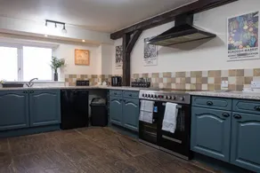 The Holmes Barn - Sleeps 16 - Pet friendly - Image 5