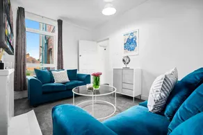 Flat with garden - Image 2