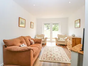 Fully equipped cottage with garden - Image 3