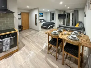 Family-oriented cottage with garden | Pet-friendly - Image 3
