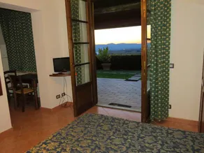 Holiday apartment with garden, terrace & pool - Image 4
