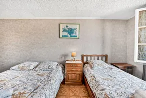 Bed and Breakfast 'Chambre Verte' with Mountain View, Shared Terrace and Wi-Fi - Image 2