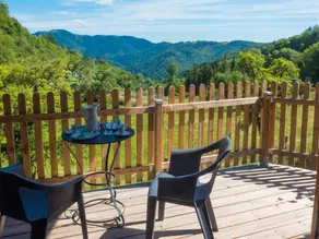 Maison adaptée aux familles avec terrasse, jardin et barbecue | Vue montagne - Image 2