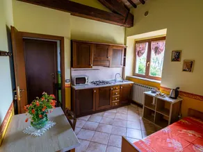 Holiday apartment with garden, barbeque & pool - Image 3