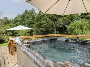 Family-oriented lovely cottage with jacuzzi & garden | Pets are welcome - Image 3