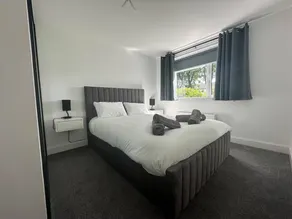 Apartment with garden - Image 4