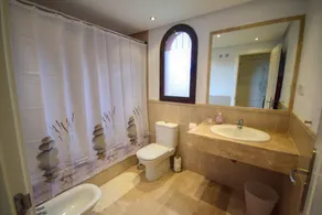 Dedicated room with garden - Image 4