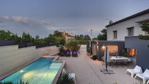 Fully equipped lovely holiday home with BBQ, terrace & pool - Image 2