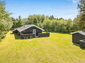 House with BBQ, terrace & hot tub - Image 4