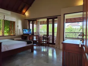 Child-friendly beautiful villa with terrace, garden & jacuzzi - Image 2